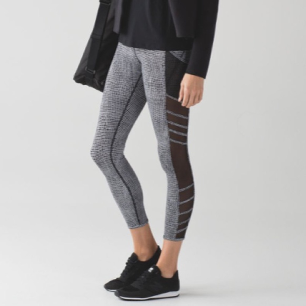 wild and free back and white pattern lulu leggings